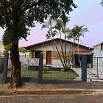 Residencia Com Piscina E Otima Localizao
